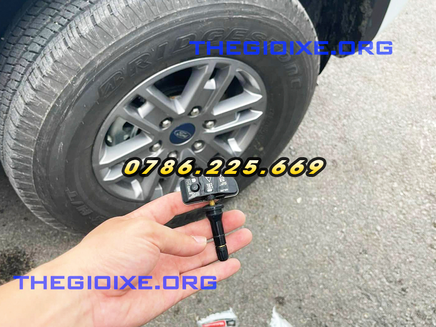 Cảm biến áp suất lốp xe Ford Ranger