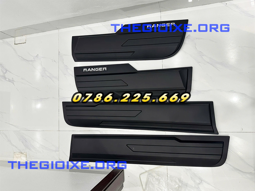 Ốp sườn xe Ford Ranger