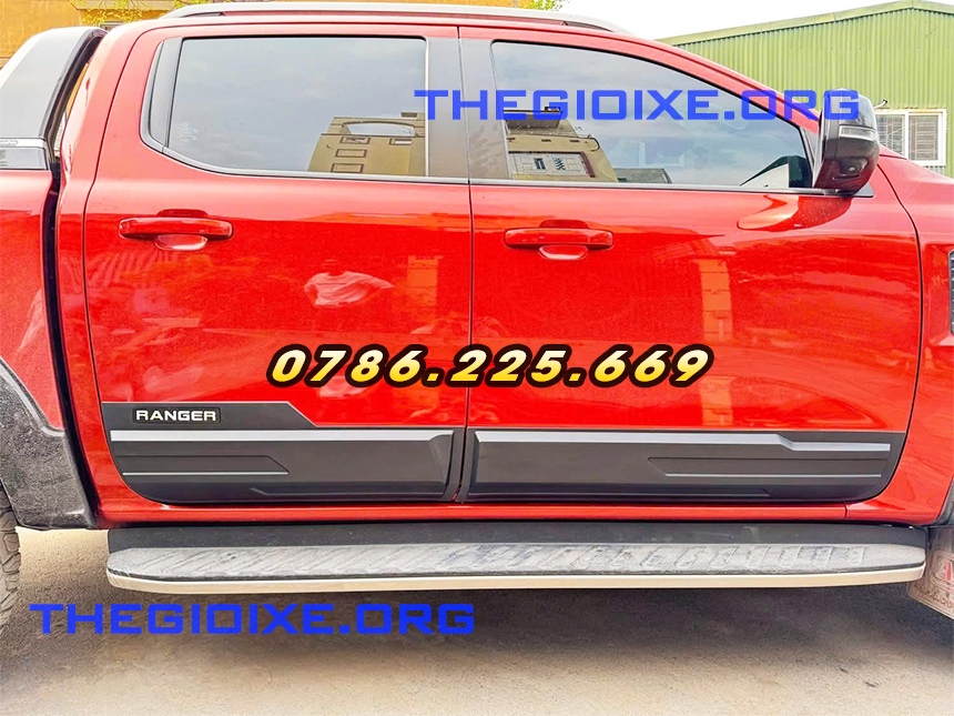 Ốp sườn xe Ford Ranger