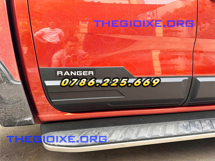 Ốp sườn xe Ford Ranger