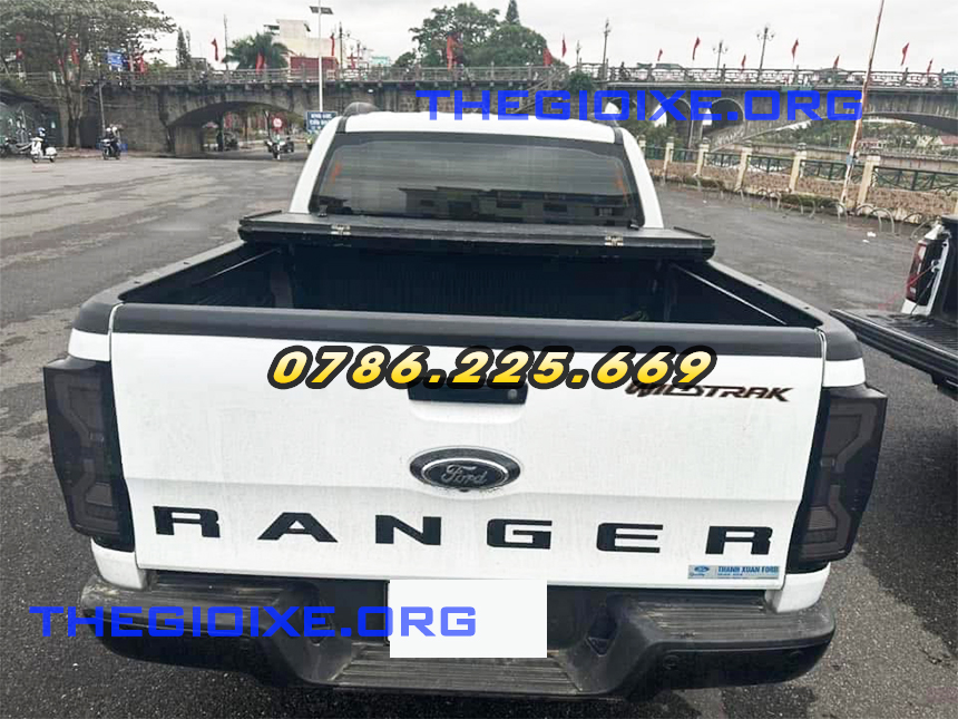 Ốp viền thùng xe Ford Ranger