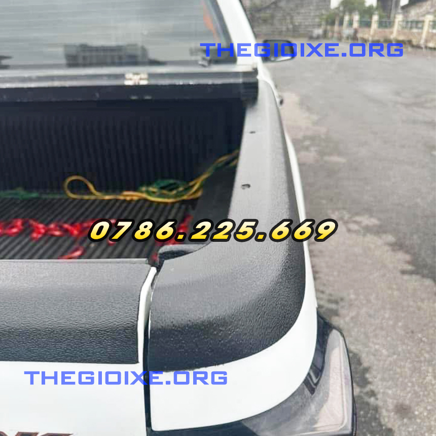 Ốp viền thùng xe Ford Ranger