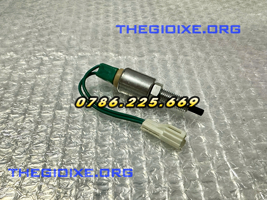 Cảm biến chân phanh xe tải Đô Thành IZ49 IZ65 Cảm biến chân phanh xe tải Đô Thành IZ49 IZ65