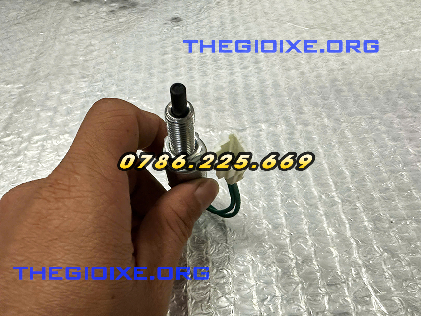 Cảm biến chân phanh xe tải Đô Thành IZ49 IZ65 Cảm biến chân phanh xe tải Đô Thành IZ49 IZ65