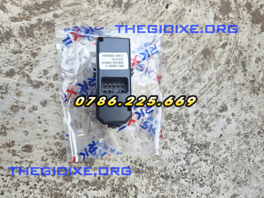 Công tắc bấm kính bên phụ xe tải Đô Thành IZ65 IZ350