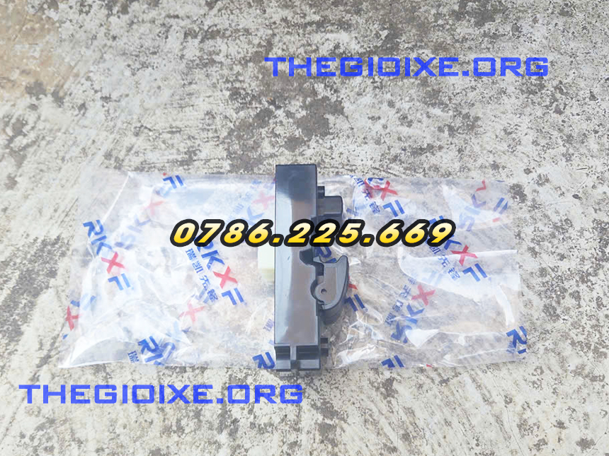 Công tắc bấm kính bên tài xe tải Đô Thành IZ65 IZ350