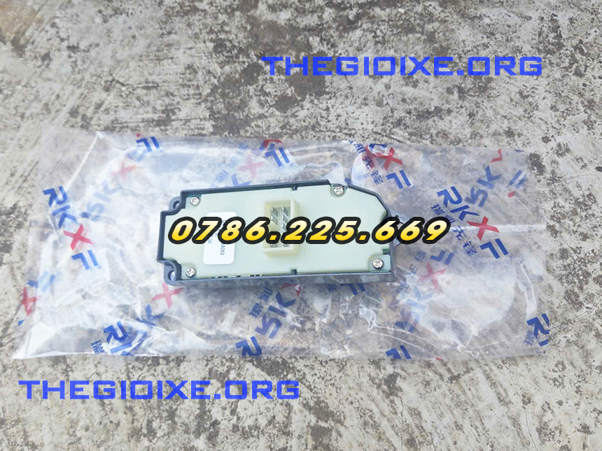 Công tắc bấm kính bên tài xe tải Đô Thành IZ65 IZ350