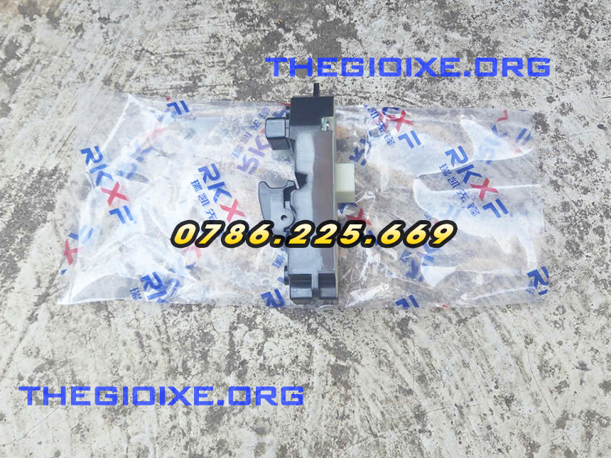 Công tắc bấm kính bên tài xe tải Đô Thành IZ65 IZ350