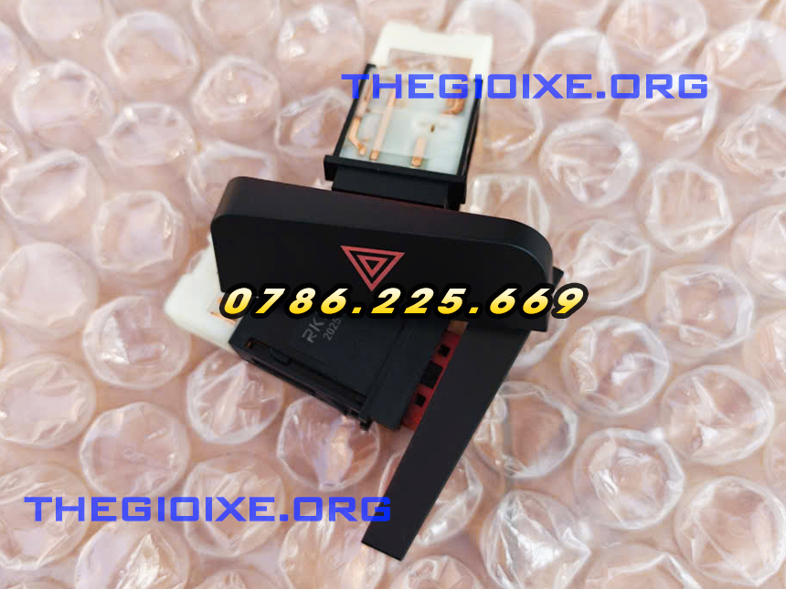 Công tắc báo nguy xe tải Đô Thành IZ49 IZ65 IZ250