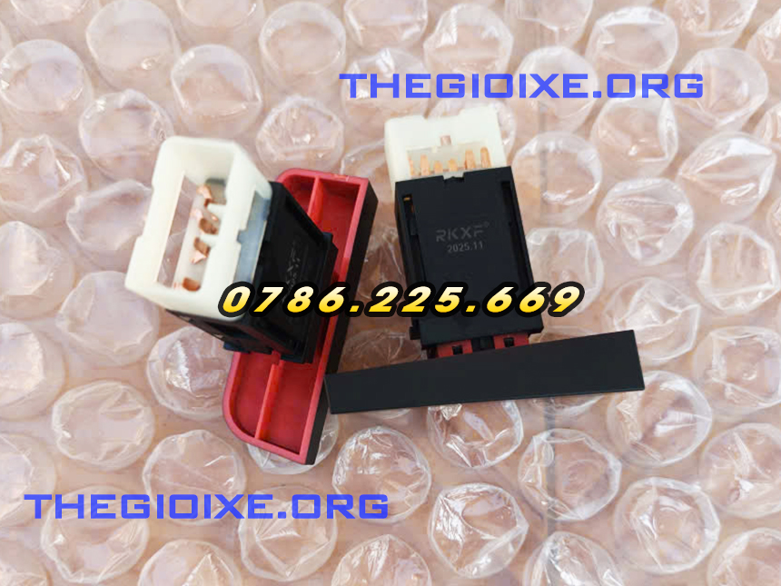 Công tắc báo nguy xe tải Đô Thành IZ49 IZ65 IZ250